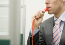 公益通報者保護法の改正 – 内部通報に関する担当者は刑事罰を課される可能性も。